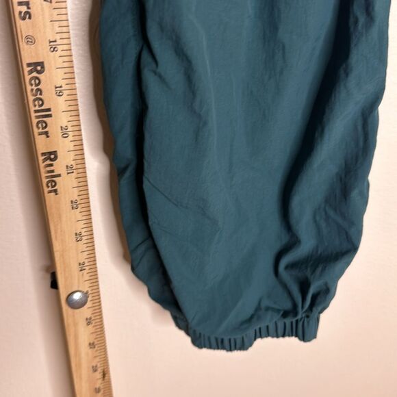 Palace skateboard men’s nylon baggies shell bottoms in green size small - Picture 6 of 11